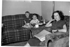 Blue binder photos 130 Eileen Mick Paddy Christmas 1954 at the Olsens