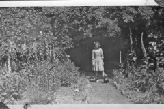 Gray Binder Photos 366 Eileen abt 1945