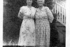 Gray Binder Photos 516 Jessie and her sister Francis Skidmore