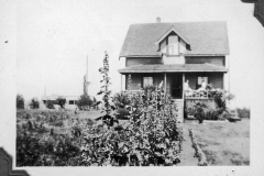 Gray Binder Photos 165 House on the hill Union Bay