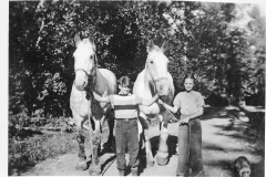 Hillmas photo album 074 Jack and who ~1938