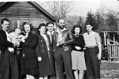 Eileens-photo-album-063-Jack-and-Eileen-on-right-rest-unknown-perhaps-at-Jessies-Northfield-home