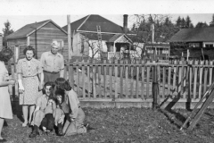 Eileens-photo-album-081-Bill-Willet-and-Wally-seated-and-who-northfield-1946