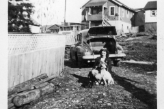 Eileens-photo-album-199-Eileen-backyard-of-2nd-Ave-home-abt-1946